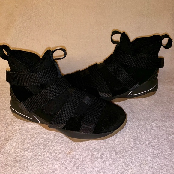 👟 LeBron James High Tops 👟 - Picture 2 of 8